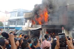 Sejumlah ruko di Pematang Siantar terbakar, satu luka