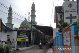Masjid dan gereja berdiri bersebelahan jadi bukti kerukunan warga