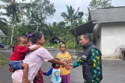 Bupati Lumajang minta ratusan warga terisolasi lahar hujan Semeru bersedia direlokasi
