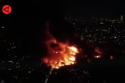 Depo Plumpang terbakar, api menjalar ke permukiman warga sekitar (video)