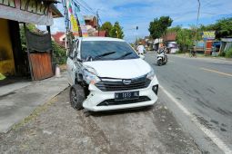 Polres Blitar tangani laka lantas truk dan minibus