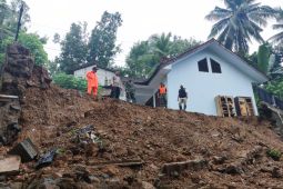 Terdampak longsor, bangunan sekolah di Trenggalek rusak