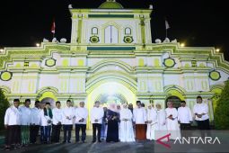 Khofifah kagumi arsitektur bangunan masjid Jamik Sumenep