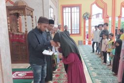 Aparatur Desa di Abdya sisihkan gaji untuk anak yatim