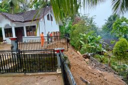 Aktivitas pembelajaran sekolah terdampak longsor di Trenggalek berjalan normal