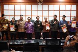 Pemprov Bali beri lima perangkat daerah penghargaan renovasi birokrasi