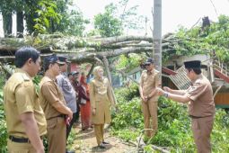 Pemkab Purwakarta bantu penanganan ratusan rumah rusak akibat puting beliung