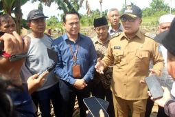 Sujiwo berikan bantuan penataan kawasan pemakaman Muslim