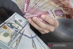 Dolar turun saat pendinginan belanja konsumen