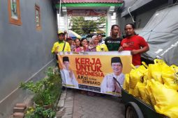 Ramadhan, Adies Kadir bagi-bagi 12 ribu paket sembako sasar warga kurang mampu