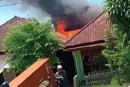 Bangunan Madrasah Dahrul Ihya di Cimenteng Sukabumi rata dengan tanah akibat kebakaran