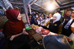 Gubernur Khofifah pantau stok bahan pokok di Pasar Wage Nganjuk