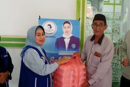 IWAPI Maluku bagikan ratusan paket takjil di Masjid  Ambon