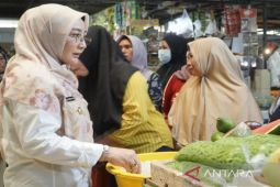 Bupati Berau sidak ke gudang Bulog dan  Pasar Sanggam Adji Dilayas