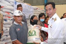 Pj. Gubernur Kepulauan Babel pastikan beras bansos Bulog berkualitas
