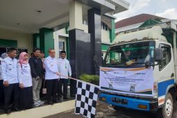 Sutarmidji serahkan bantuan beras tekan inflasi daerah