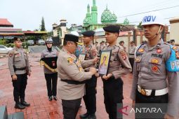 Dua polisi Polres Kubar diberhentikan tidak dengan hormat.