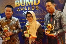 Wali Kota Pematang Siantar kembali terima penghargaan BUMD Awards