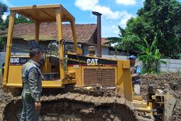 Satpol PP tertibkan aktivitas pengerukan tanah di Kabupaten Tangerang
