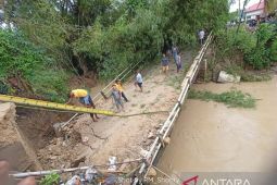 Jembatan Upomela Bongomeme di Kabupaten Gorontalo kembali ambruk