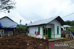 Korban gempa Cianjur terima bantuan tahap III