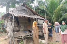 Kemis, seorang kepala keluarga disabilitas yang belum tersentuh bansos
