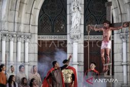 Corak batik pesisir Jawa warnai perayaan Paskah