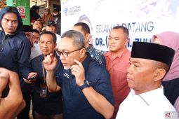 Mendag Zulhas ke Pasar Wonokromo, temukan penurunan harga daging ayam