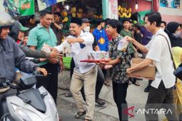 LDII bagi-bagi takjil gratis di Cilebut Bogor