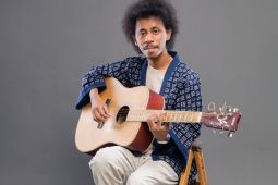 Lagu "Komang" dari Raim Laode pecahkan rekor sebagai lagu terbanyak didengarkan di Spotify