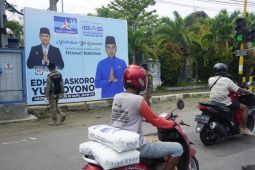 Satpol Trenggalek razia ratusan alat peraga tak berizin