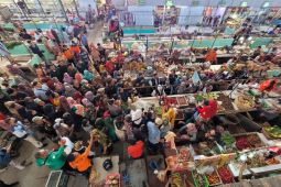 Khofifah : Harga bahan pokok di Situbondo stabil dan di bawah HET