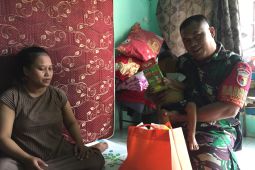 Panggilan jiwa Serda Munir, Babinsa Koramil 0832 yang bantu anak-anak stunting