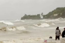 Waspadai gelombang dengan ketinggian empat meter di Perairan Indonesia