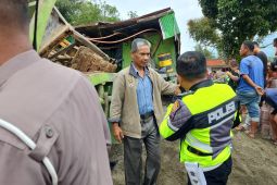 Truk alami rem blong, belasan orang jadi korban di Panyalaian