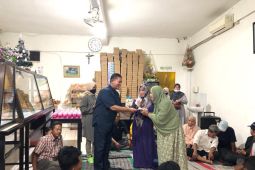 Berkah Ramadhan, Legislator Surabaya bagikan bingkisan kepada Ketua RT/RW