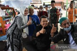 Aksi Bupati Tapsel berburu sekaligus bagikan takjil ke masyarakat