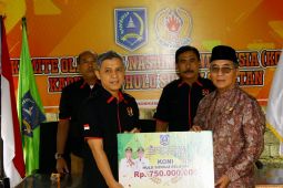 Bupati HSS serahkan dana hibah Rp1,2 miliar dana untuk kepemudaan