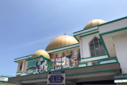 Masjid Al Falah, megah dengan menara setinggi 25 meter