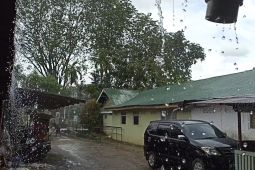Kalsel berpotensi hujan lebat disertai angin kencang dan petir pada Senin Siang