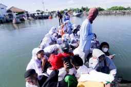Ratusan santri Situbondo mudik menggunakan kapal kayu