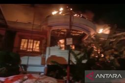 Sebuah rumah mewah di Buaran Regency terbakar