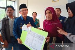 Pemkab Bekasi bayar ganti rugi lahan warga terdampak perluasan TPA Burangkeng