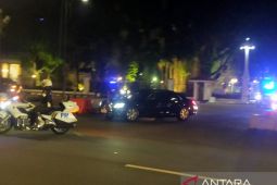 Jokowi bagikan bansos untuk 1.700 warga di istana Bogor