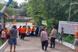 BPBD Tulungagung evakuasi  belasan orang terjebak luapan Sungai Brantas