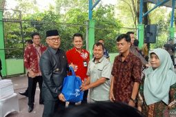 Pemkot Jambi gandeng pengusaha berikan bantuan 11 ribu paket sembako