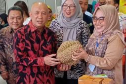 Pemkab Parigi Moutong pamerkan Durian Montong pada bazar Ramadhan di Jakarta