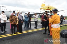 Tiba di Gorontalo, Wapres disambut adat Mopotilolo