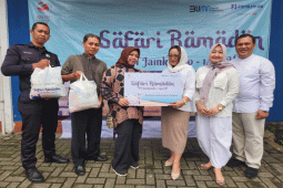 Jamkrindo Sukabumi bagikan paket sembako ke warga