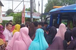 Kaum Ibu "serbu" pasar murah Dinas Perindag Simalungun